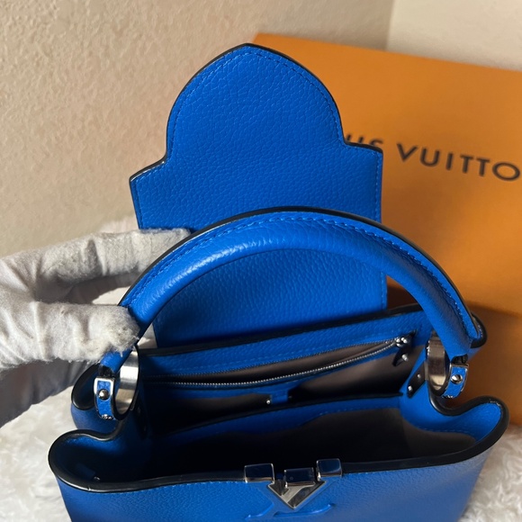 Louis Vuitton Taurillon Leather Capucines - Picture 7 of 11